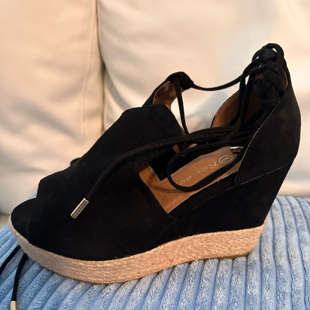 Reneeze wedge sandals size 6. Never used.
